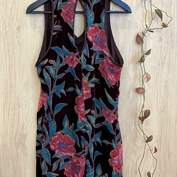 Velvet high neck mini dress - Picture 2 of 6